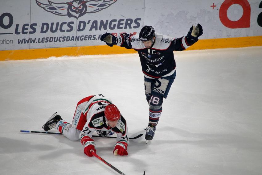 Angers  6 - 1 Anglet