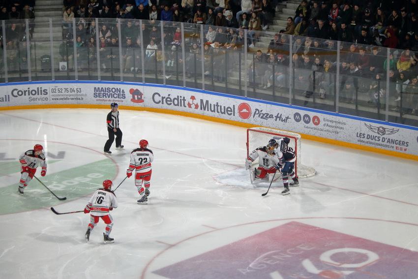 Angers  6 - 1 Anglet