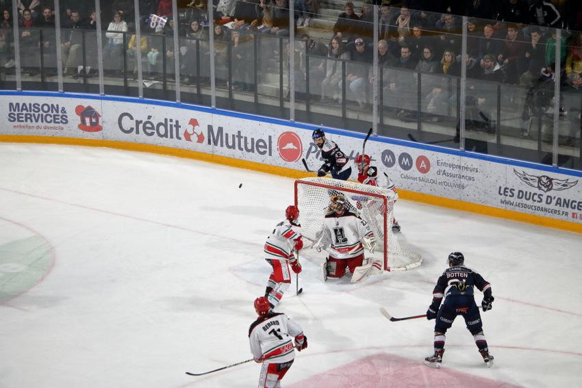 Angers  6 - 1 Anglet