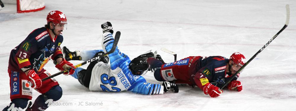 Grenoble reprend par un match amical — Reportage