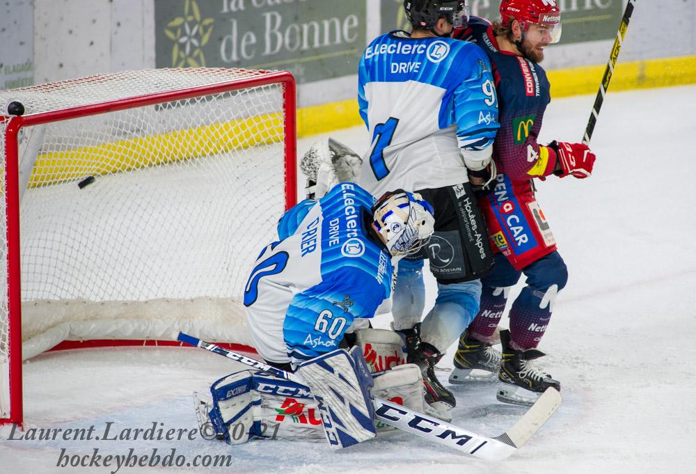 Grenoble reprend par un match amical — Reportage