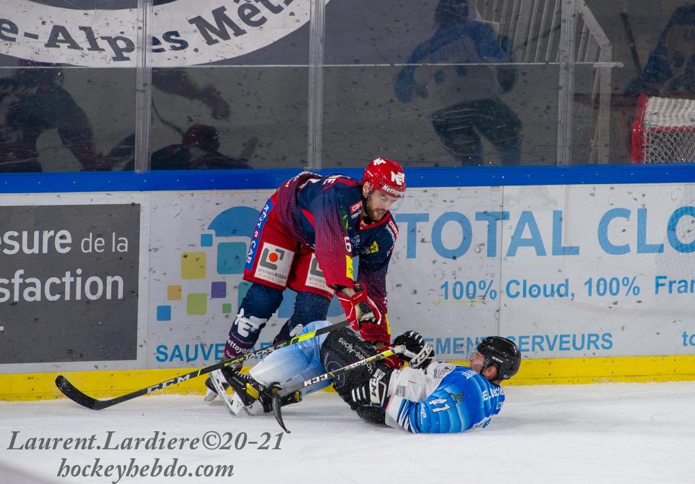 Grenoble reprend par un match amical — Reportage