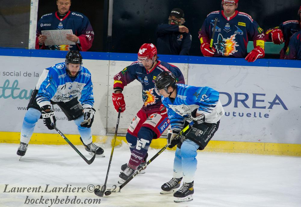 Grenoble reprend par un match amical — Reportage