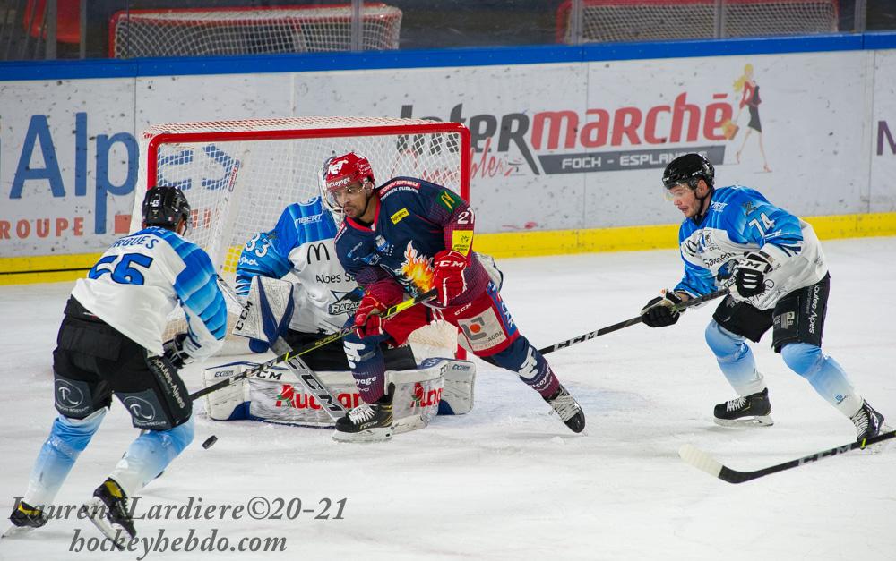 Grenoble reprend par un match amical — Reportage