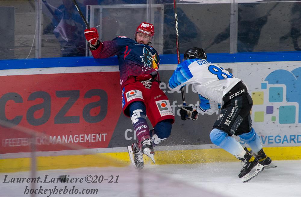Grenoble reprend par un match amical — Reportage