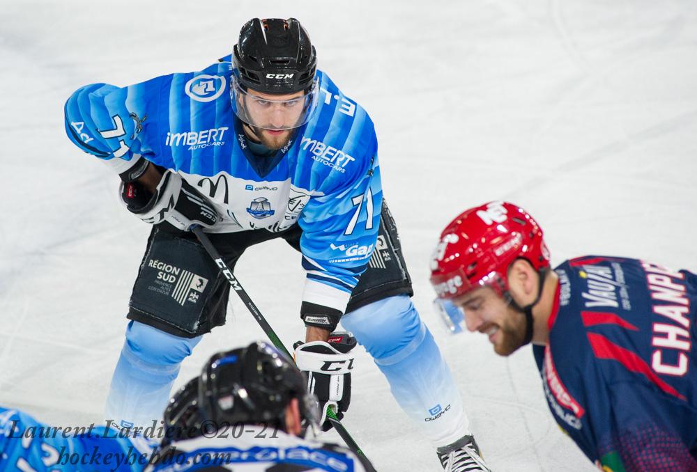 Grenoble reprend par un match amical — Reportage