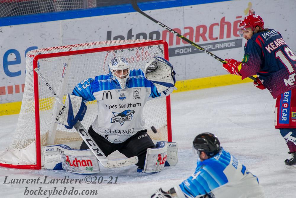 Grenoble reprend par un match amical — Reportage