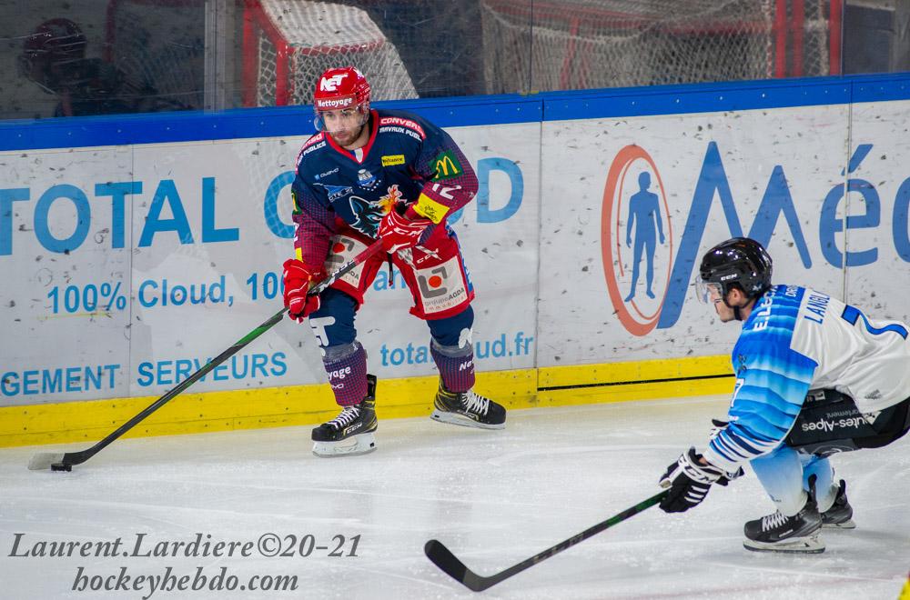 Grenoble reprend par un match amical — Reportage