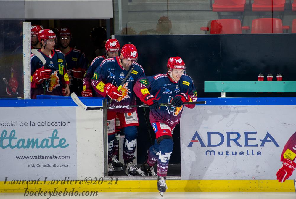 Grenoble reprend par un match amical — Reportage