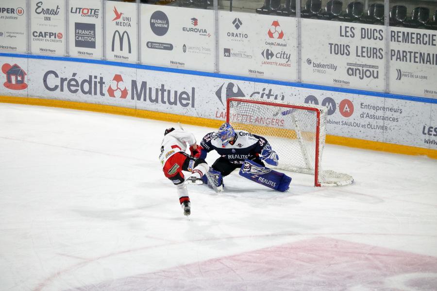 Angers  7 - 0 Briançon 