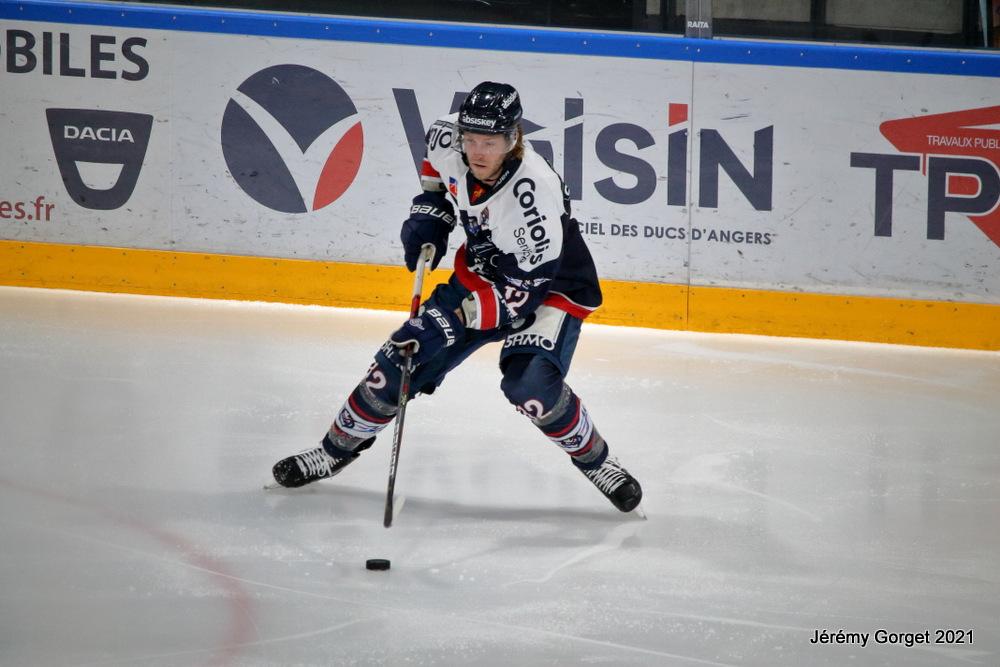 Angers  3 - 0 Chamonix 