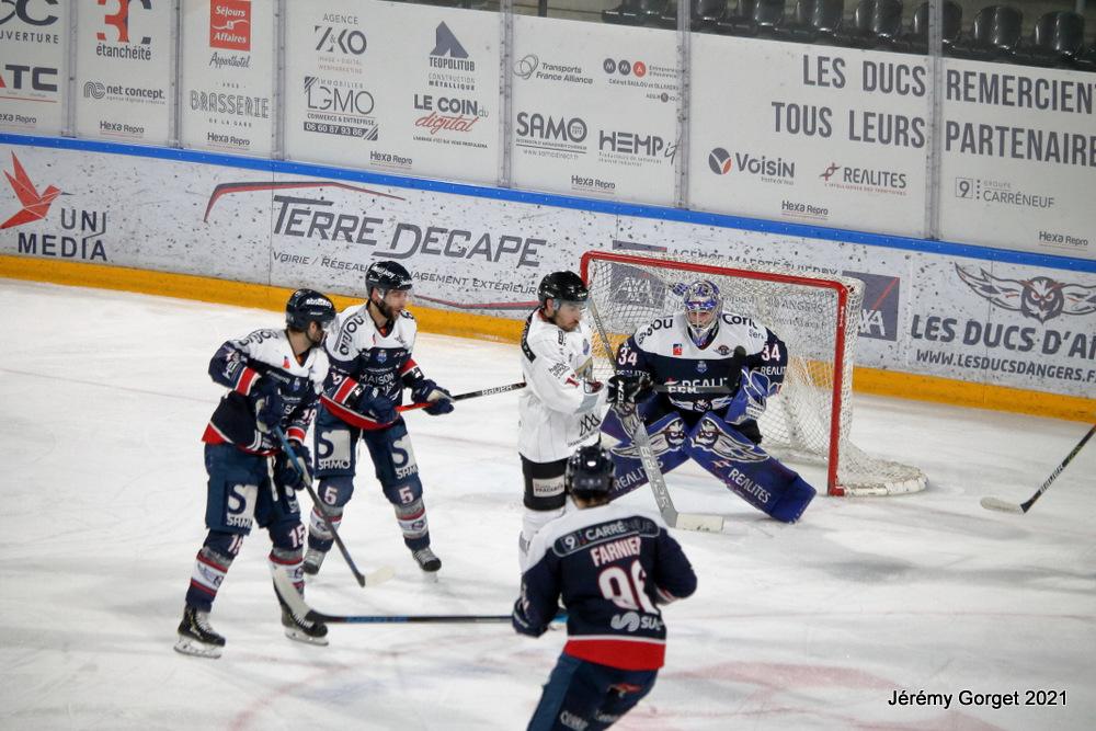 Angers  3 - 0 Chamonix 
