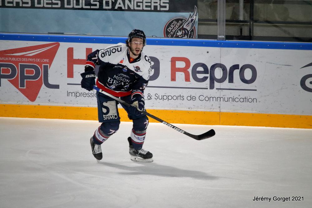 Angers  3 - 0 Chamonix 