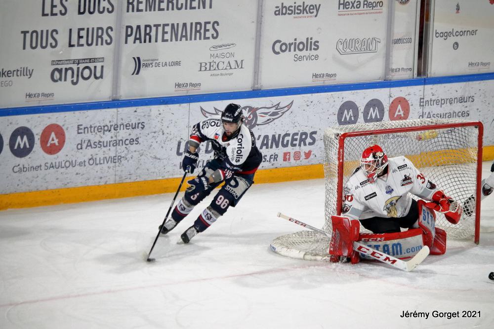 Angers  3 - 0 Chamonix 