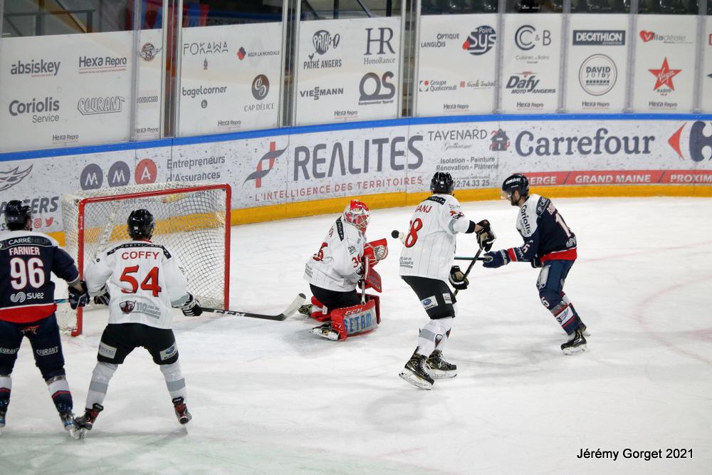 Angers  3 - 0 Chamonix 