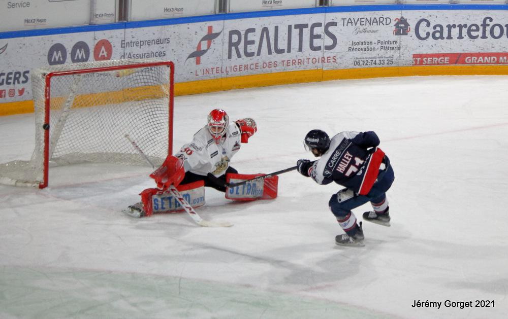 Angers  3 - 0 Chamonix 