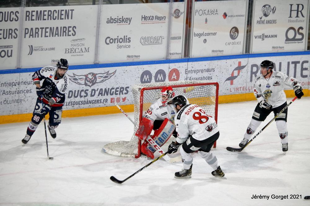 Angers  3 - 0 Chamonix 