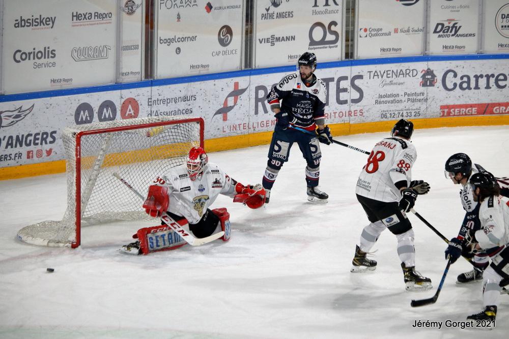 Angers  3 - 0 Chamonix 