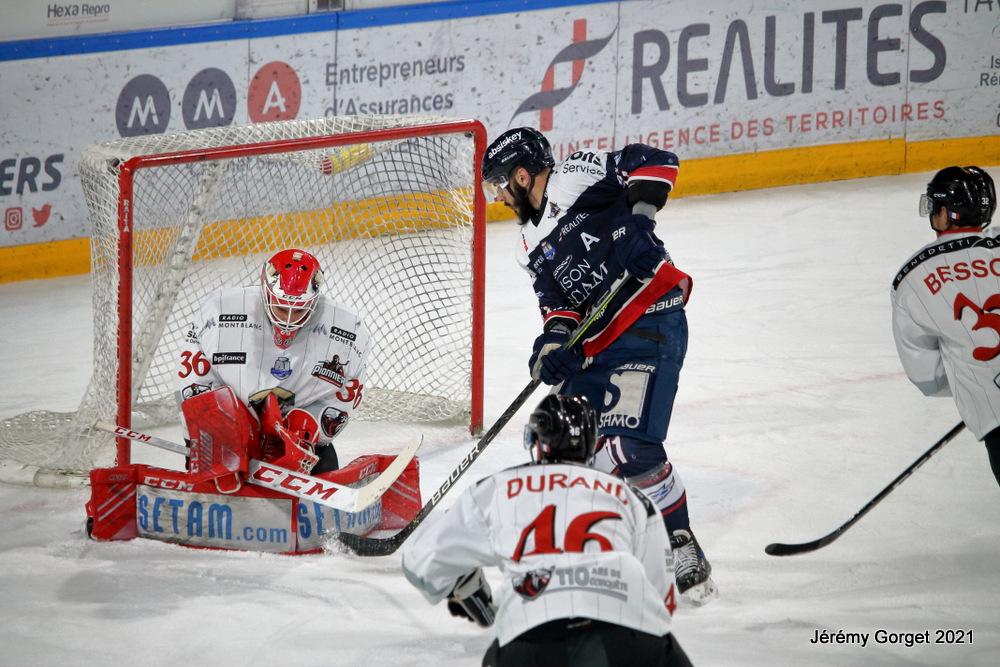 Angers  3 - 0 Chamonix 