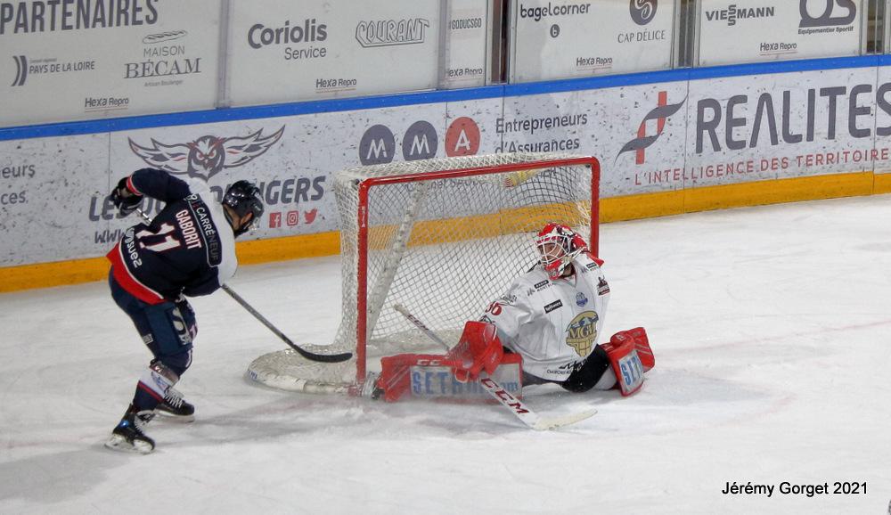 Angers  3 - 0 Chamonix 