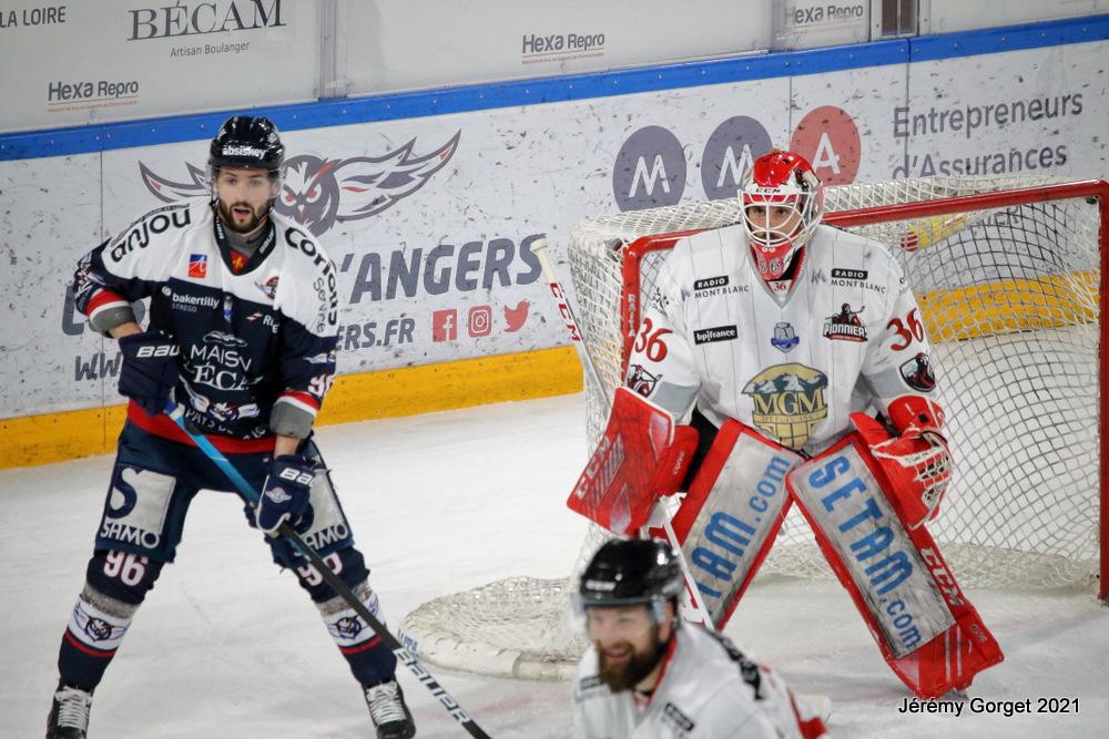 Angers  3 - 0 Chamonix 