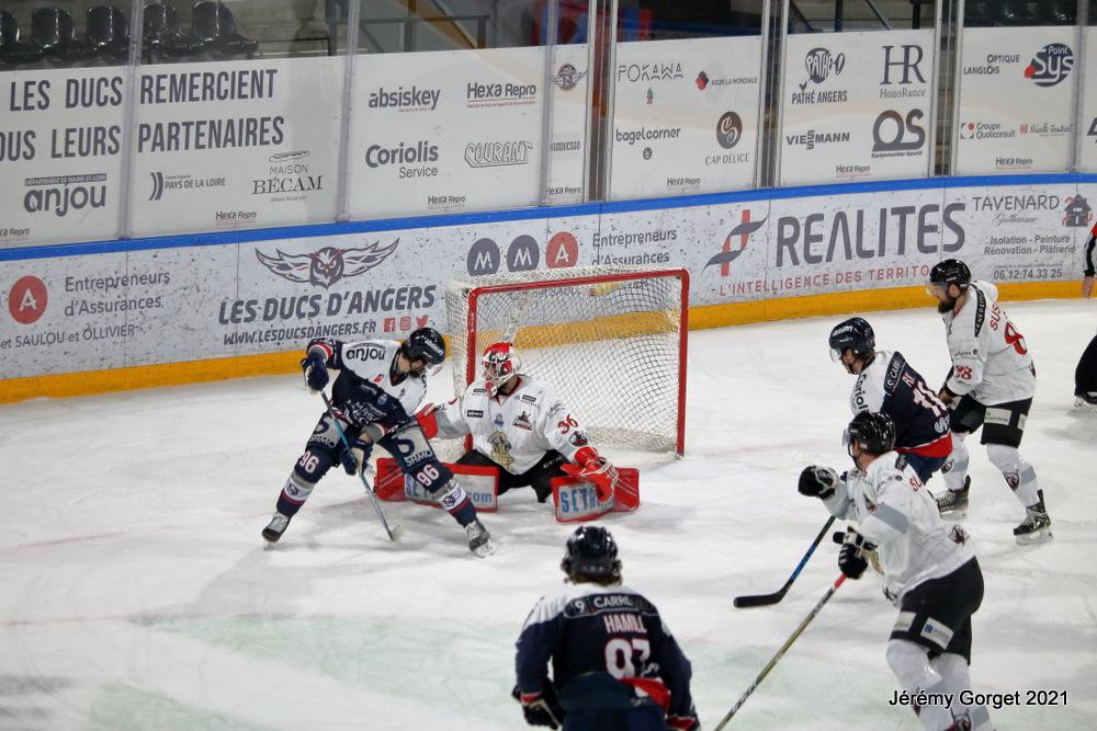 Angers  3 - 0 Chamonix 