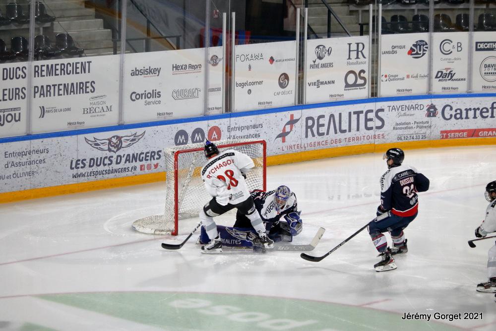Angers  3 - 0 Chamonix 