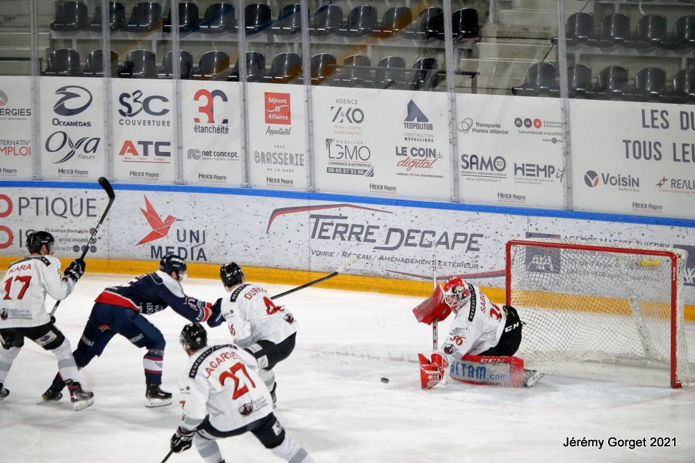 Angers  3 - 0 Chamonix 