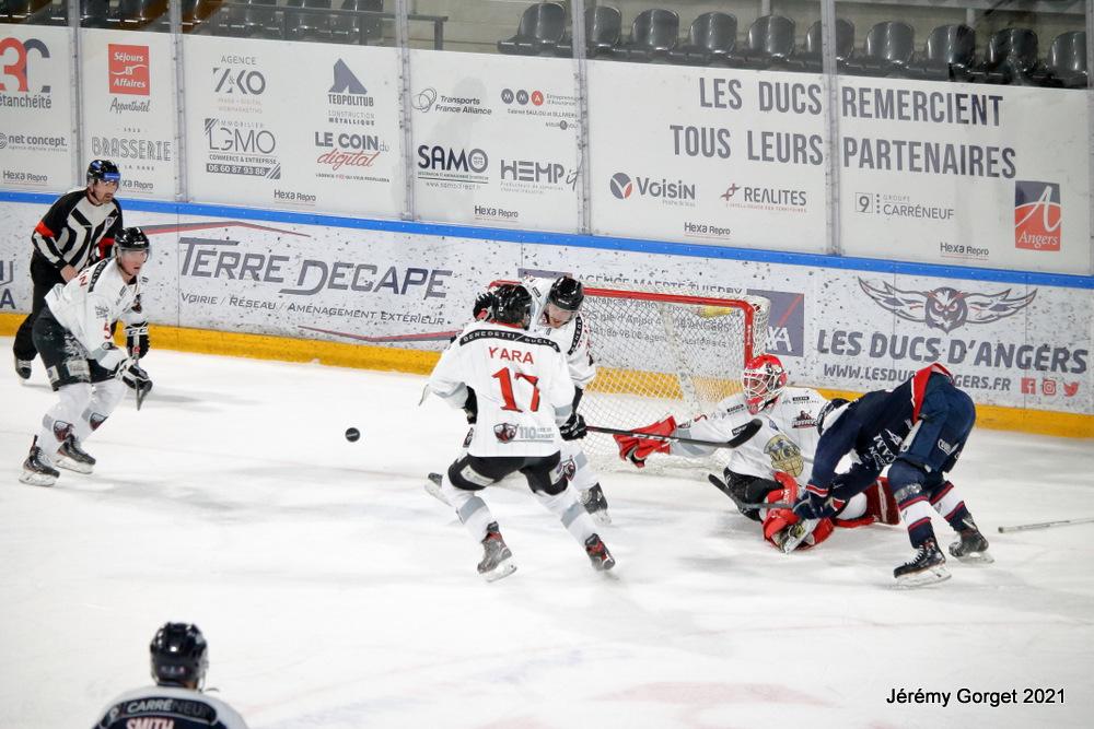 Angers  3 - 0 Chamonix 