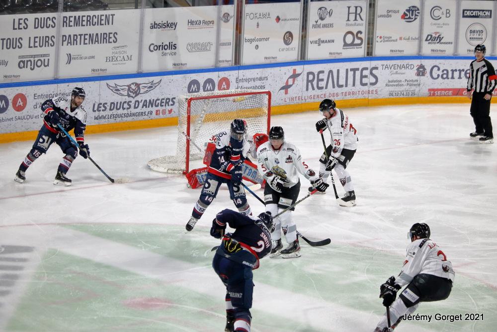 Angers  3 - 0 Chamonix 