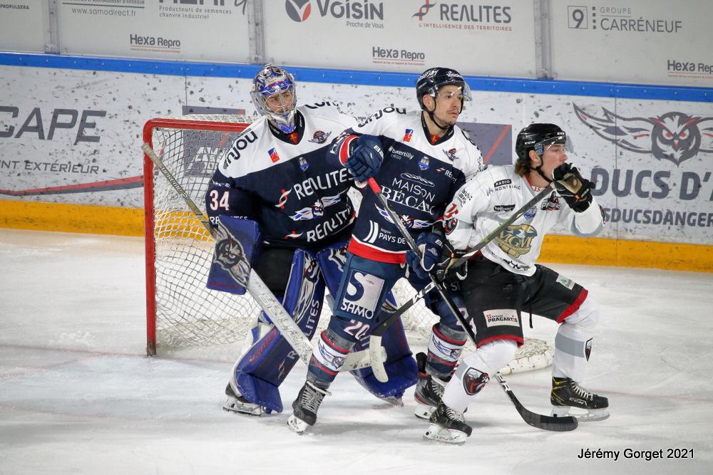 Angers  3 - 0 Chamonix 