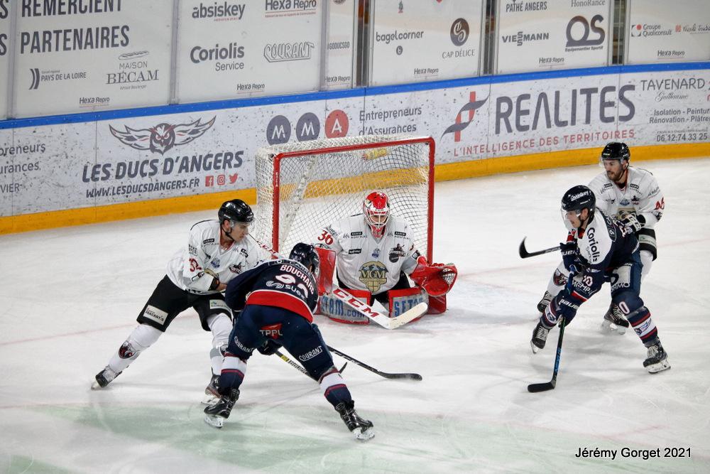 Angers  3 - 0 Chamonix 