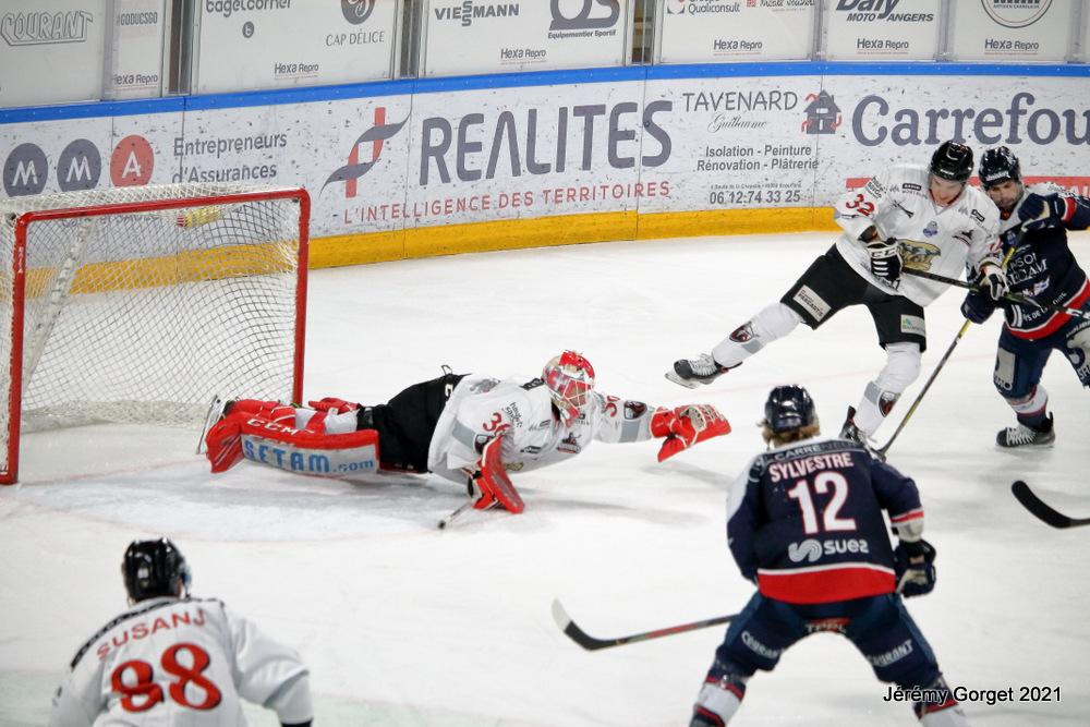 Angers  3 - 0 Chamonix 