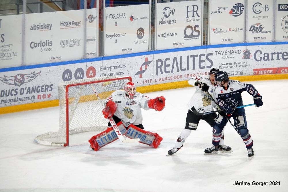 Angers  3 - 0 Chamonix 