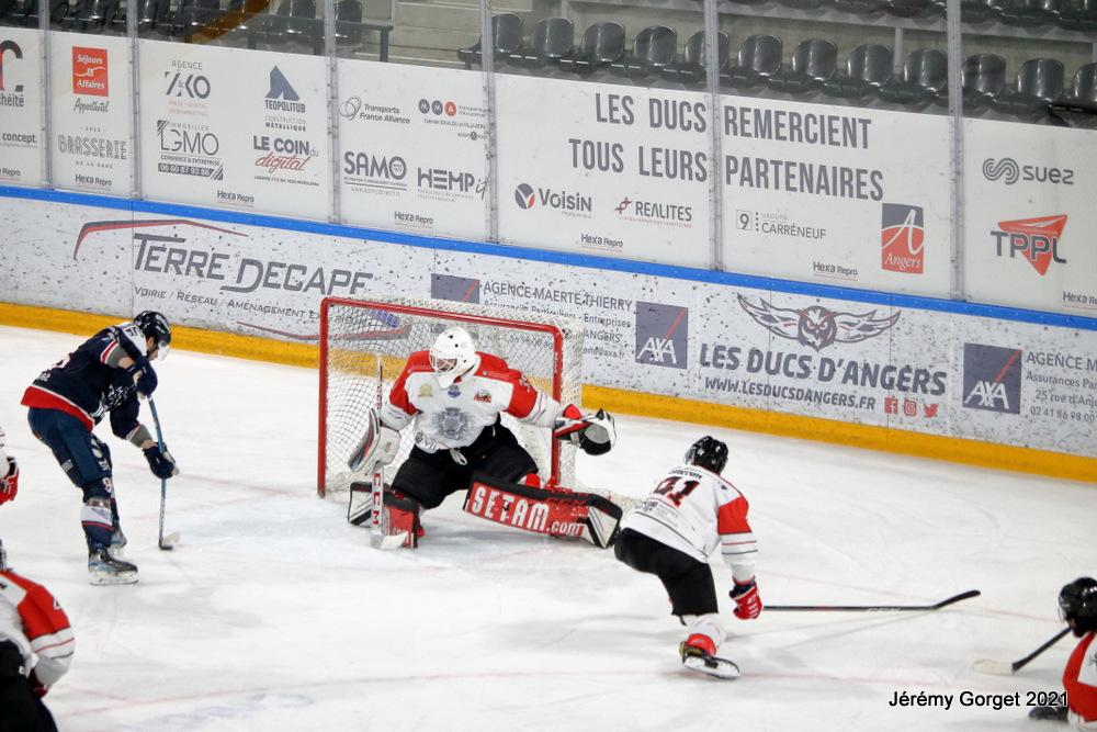 Angers  3 - 0 Nice
