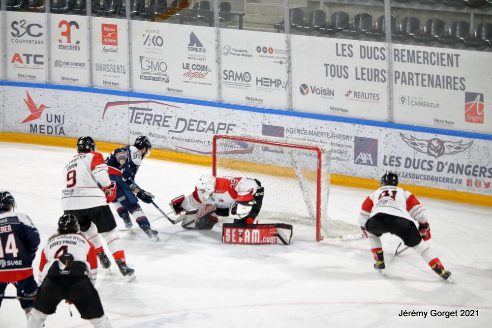 Angers  3 - 0 Nice