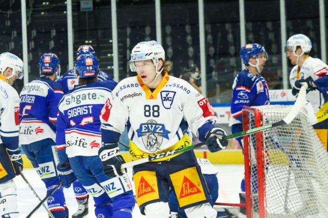 Photo hockey match Zürich - Zug le 27/03/2021