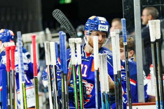 Photo hockey match Zürich - Zug le 27/03/2021