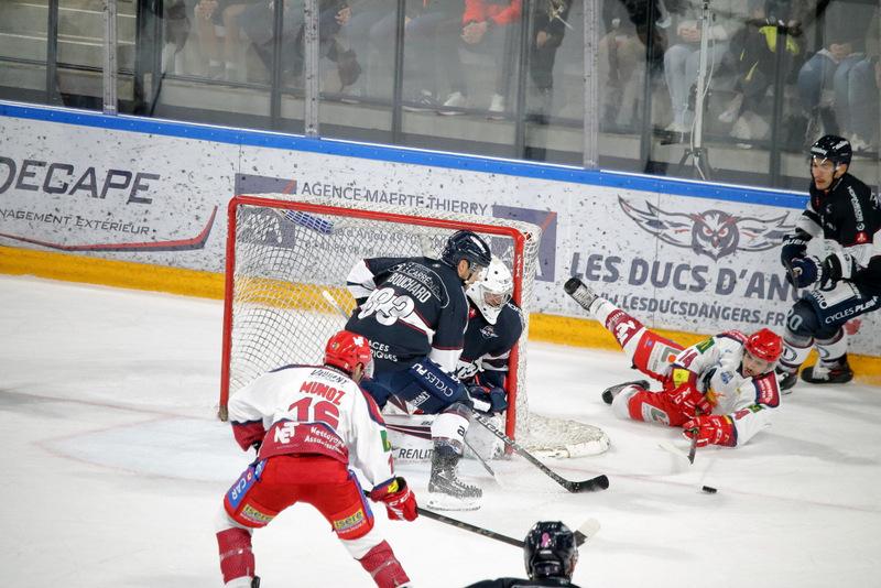 Angers  4 - 1 Grenoble 