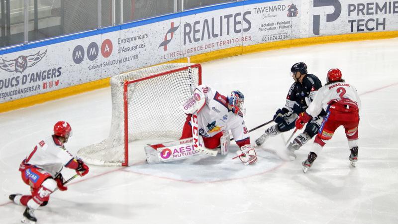 Angers  4 - 1 Grenoble 