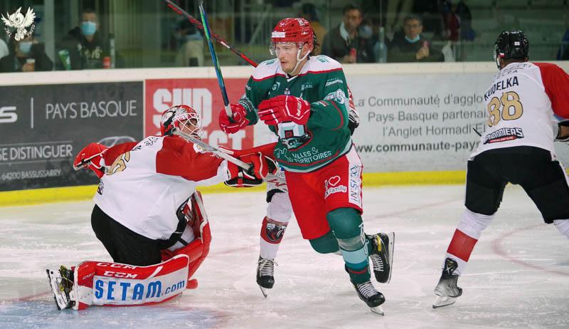 Anglet 3 - 4 Chamonix 