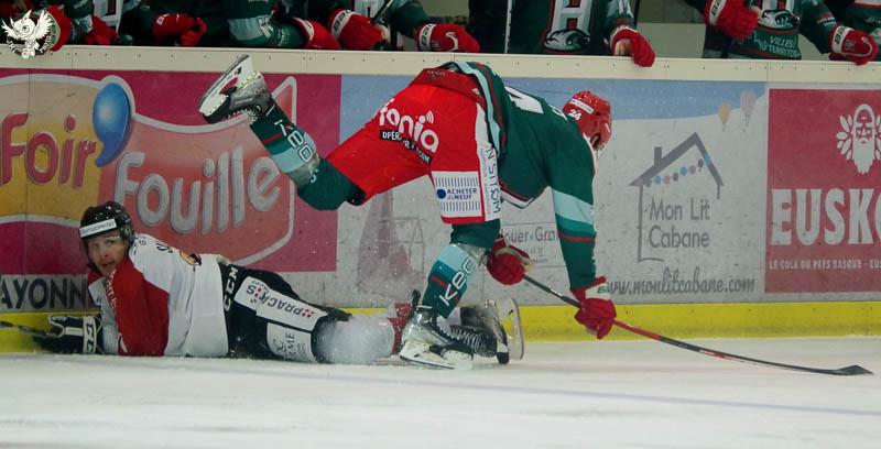 Anglet 3 - 4 Chamonix 