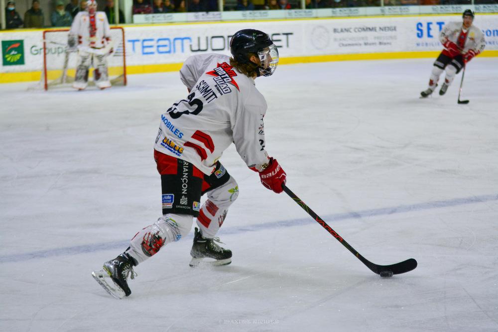 Chamonix  2 - 3 Briançon 