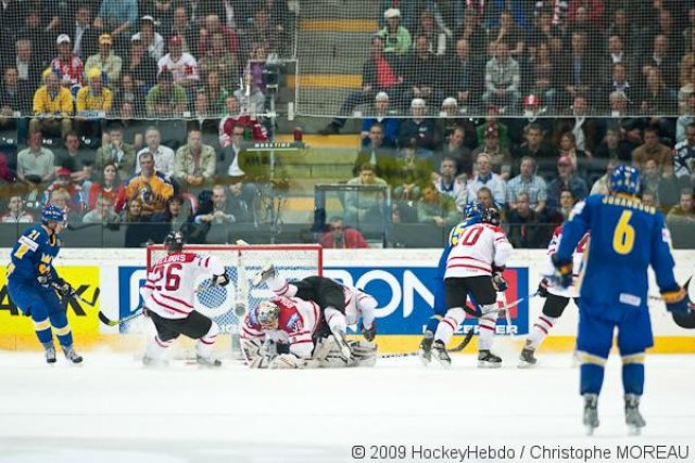 Photo hockey reportage CM 09 1/2 : Le Canada sera l'autre finaliste