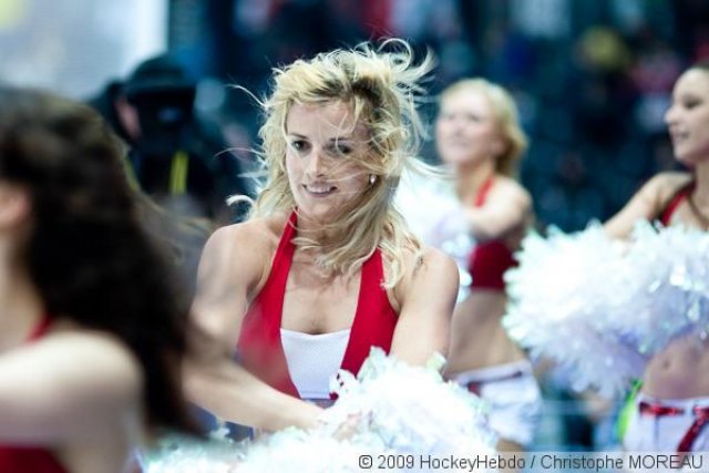 Photo hockey reportage CM 09 1/2 : Le Canada sera l'autre finaliste