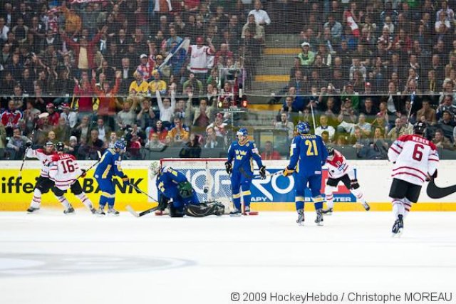 Photo hockey reportage CM 09 1/2 : Le Canada sera l'autre finaliste