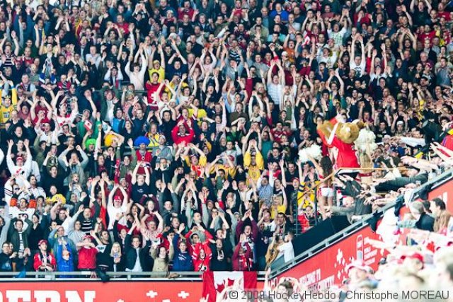 Photo hockey reportage CM 09 1/2 : Le Canada sera l'autre finaliste