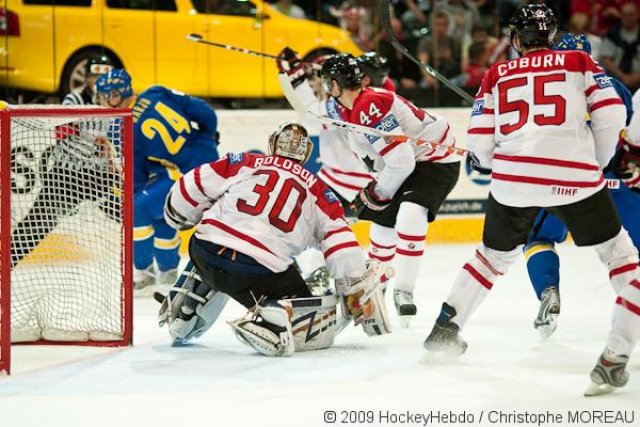 Photo hockey reportage CM 09 1/2 : Le Canada sera l'autre finaliste