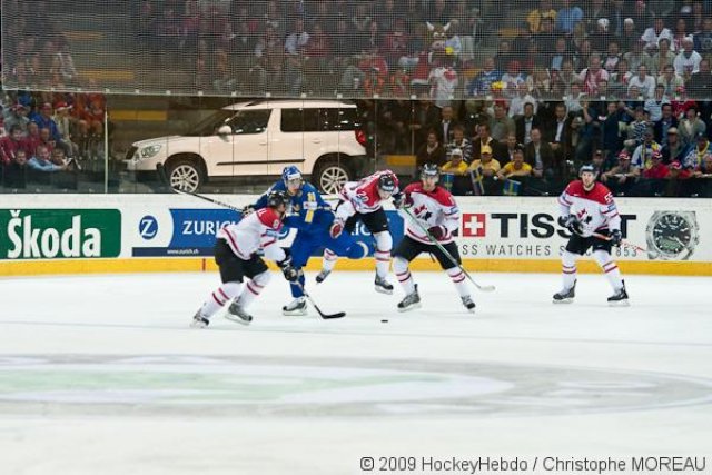 Photo hockey reportage CM 09 1/2 : Le Canada sera l'autre finaliste