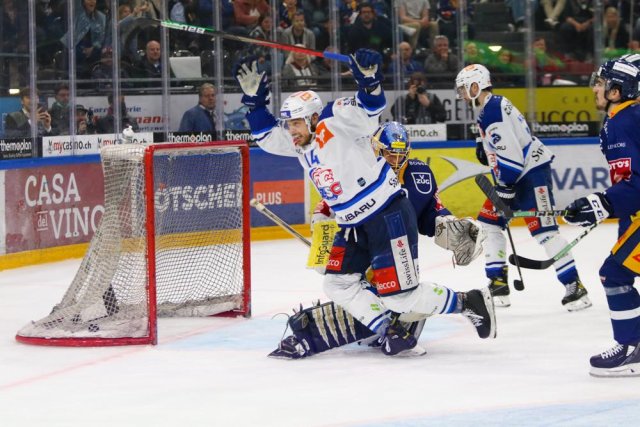 Photo hockey match Zug - Zürich le 18/04/2022